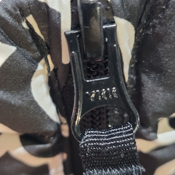 Land's End NWOT Puffer Vest Black and White Zippered Front Collar Pockets -295 - Picture 8 of 14